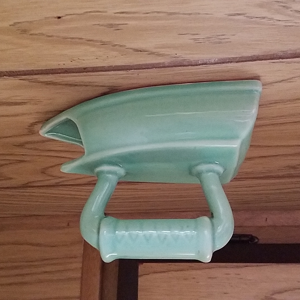 SOLD - Vintage mid-century wall planter pocket flat iron - Picture 2 of 4